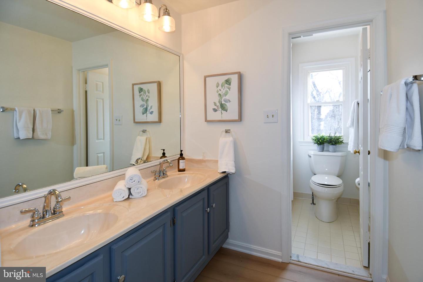 4407 GALESBURY LN, CHANTILLY, Virginia 20151, 5 Bedrooms Bedrooms, 20 Rooms Rooms,3 BathroomsBathrooms,Residential,For sale,4407 GALESBURY LN,VAFX2292588 MLS # VAFX2292588