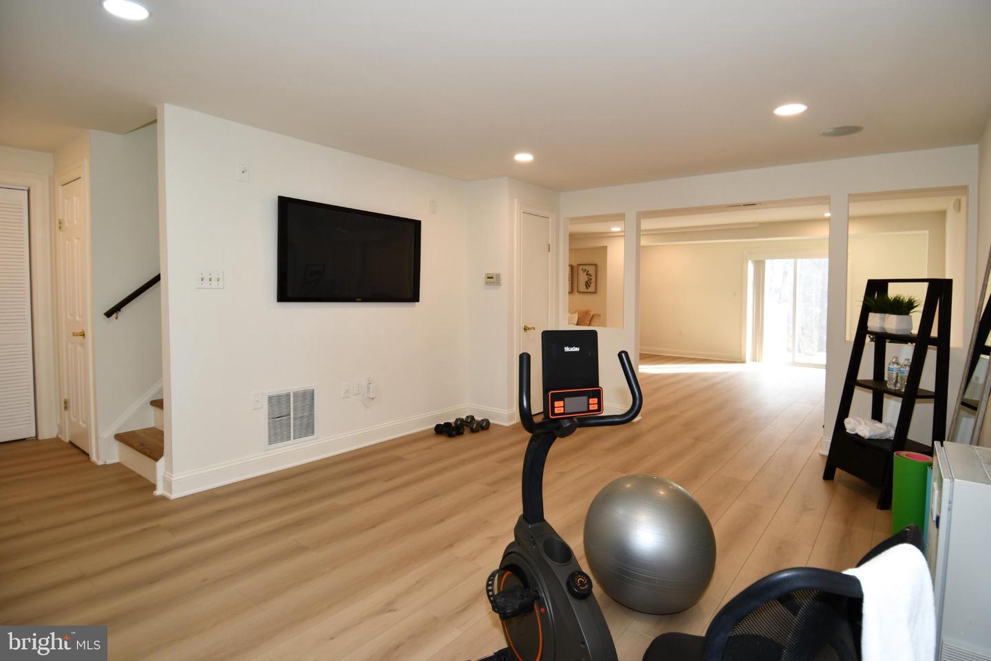 4407 GALESBURY LN, CHANTILLY, Virginia 20151, 5 Bedrooms Bedrooms, 20 Rooms Rooms,3 BathroomsBathrooms,Residential,For sale,4407 GALESBURY LN,VAFX2292588 MLS # VAFX2292588