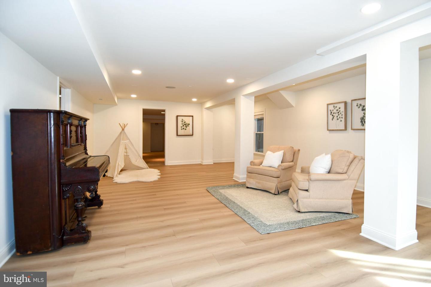 4407 GALESBURY LN, CHANTILLY, Virginia 20151, 5 Bedrooms Bedrooms, 20 Rooms Rooms,3 BathroomsBathrooms,Residential,For sale,4407 GALESBURY LN,VAFX2292588 MLS # VAFX2292588