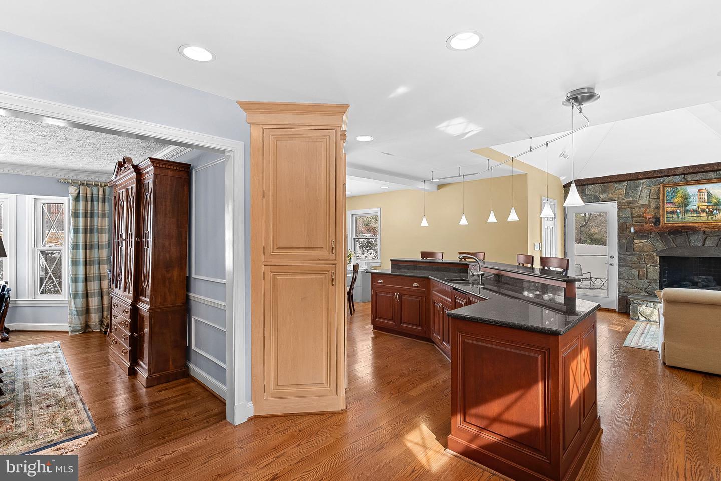 714 SENECA RD, GREAT FALLS, Virginia 22066, 5 Bedrooms Bedrooms, ,3 BathroomsBathrooms,Residential,For sale,714 SENECA RD,VAFX2292614 MLS # VAFX2292614