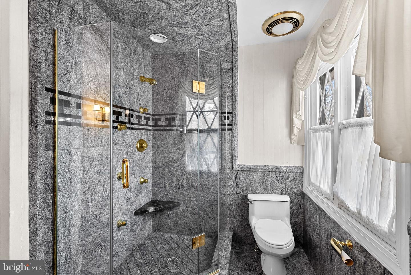 714 SENECA RD, GREAT FALLS, Virginia 22066, 5 Bedrooms Bedrooms, ,3 BathroomsBathrooms,Residential,For sale,714 SENECA RD,VAFX2292614 MLS # VAFX2292614