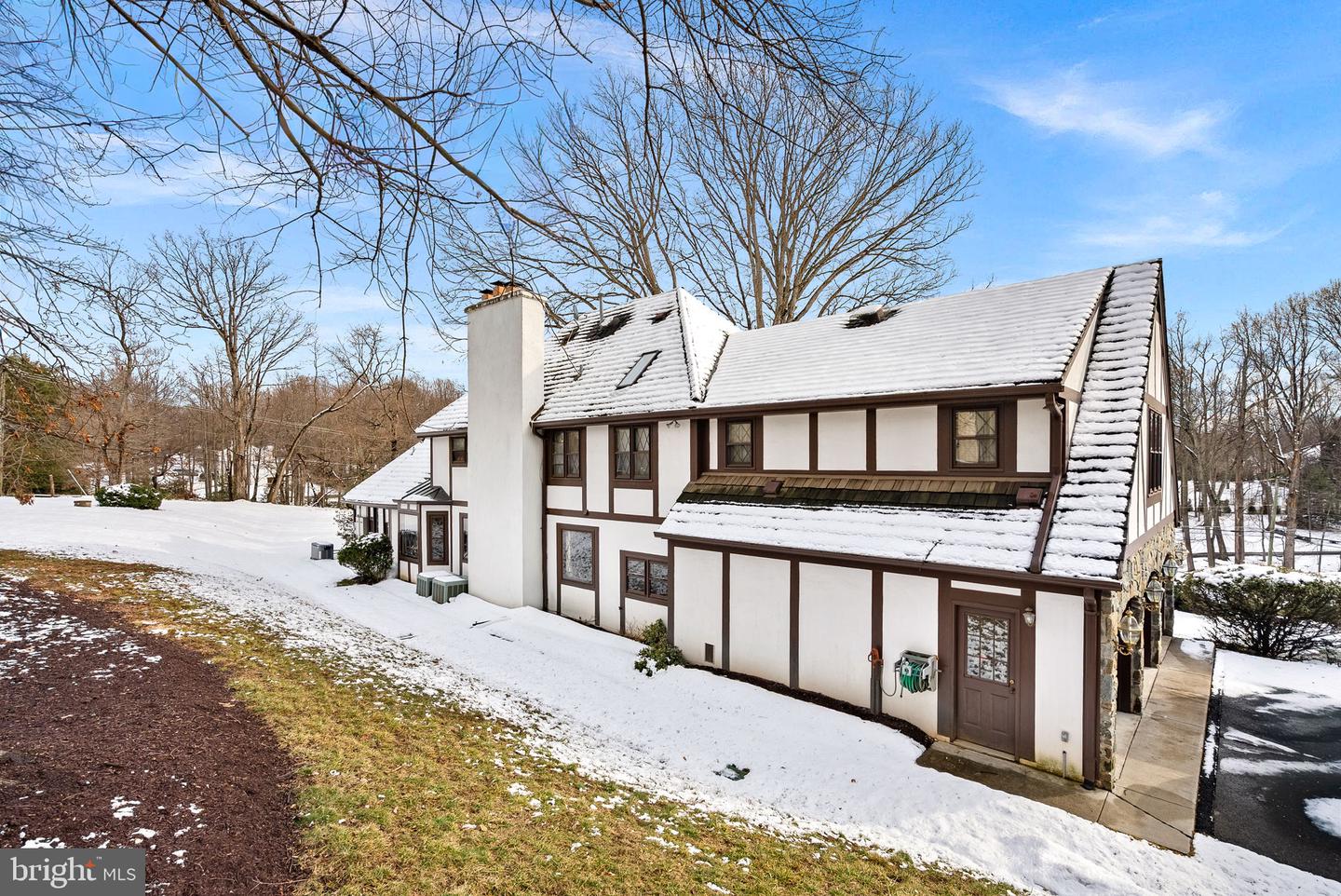 714 SENECA RD, GREAT FALLS, Virginia 22066, 5 Bedrooms Bedrooms, ,3 BathroomsBathrooms,Residential,For sale,714 SENECA RD,VAFX2292614 MLS # VAFX2292614