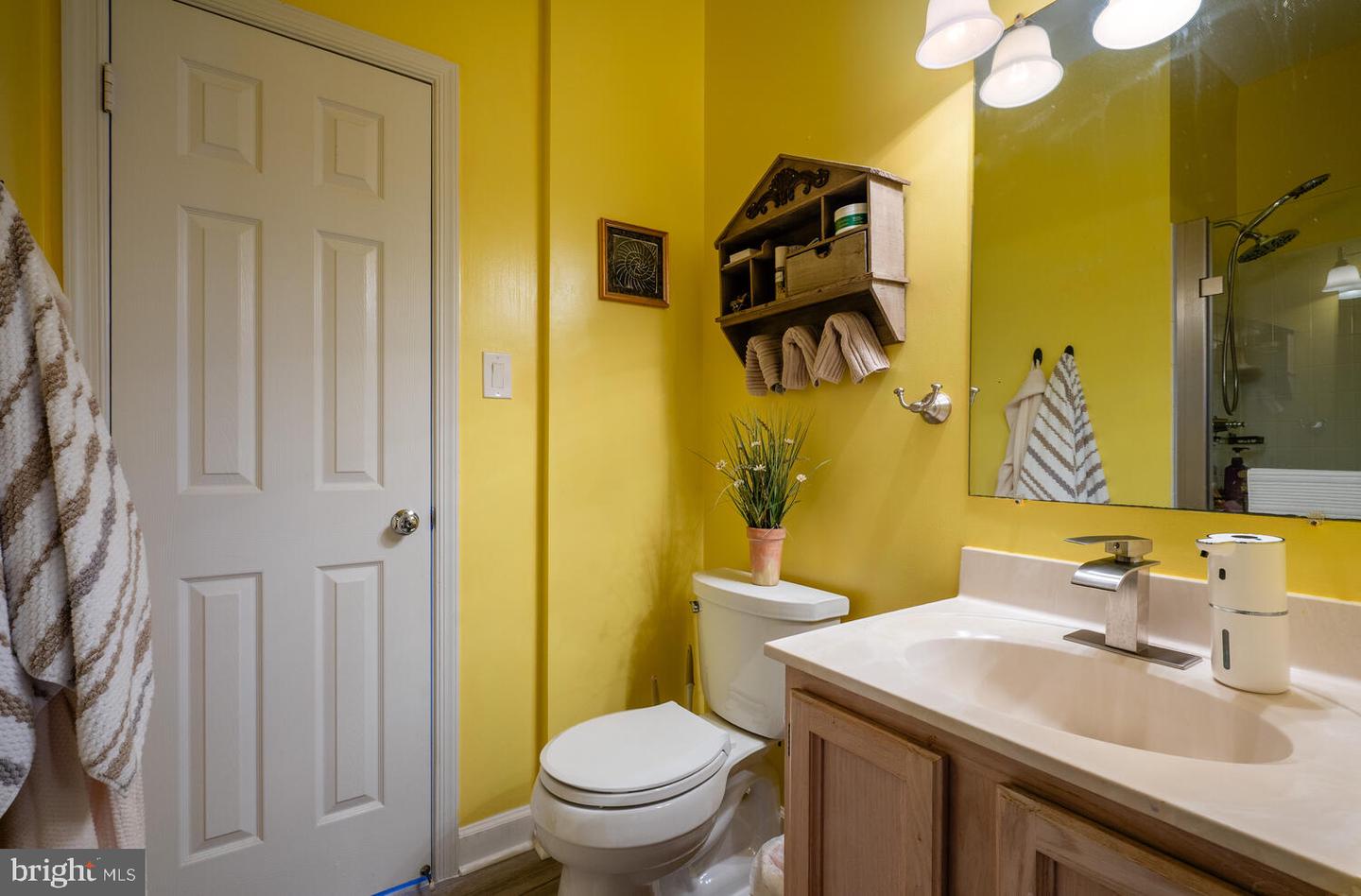 6543 GRANGE LN #202, ALEXANDRIA, Virginia 22315, 2 Bedrooms Bedrooms, ,2 BathroomsBathrooms,Residential,For sale,6543 GRANGE LN #202,VAFX2292644 MLS # VAFX2292644