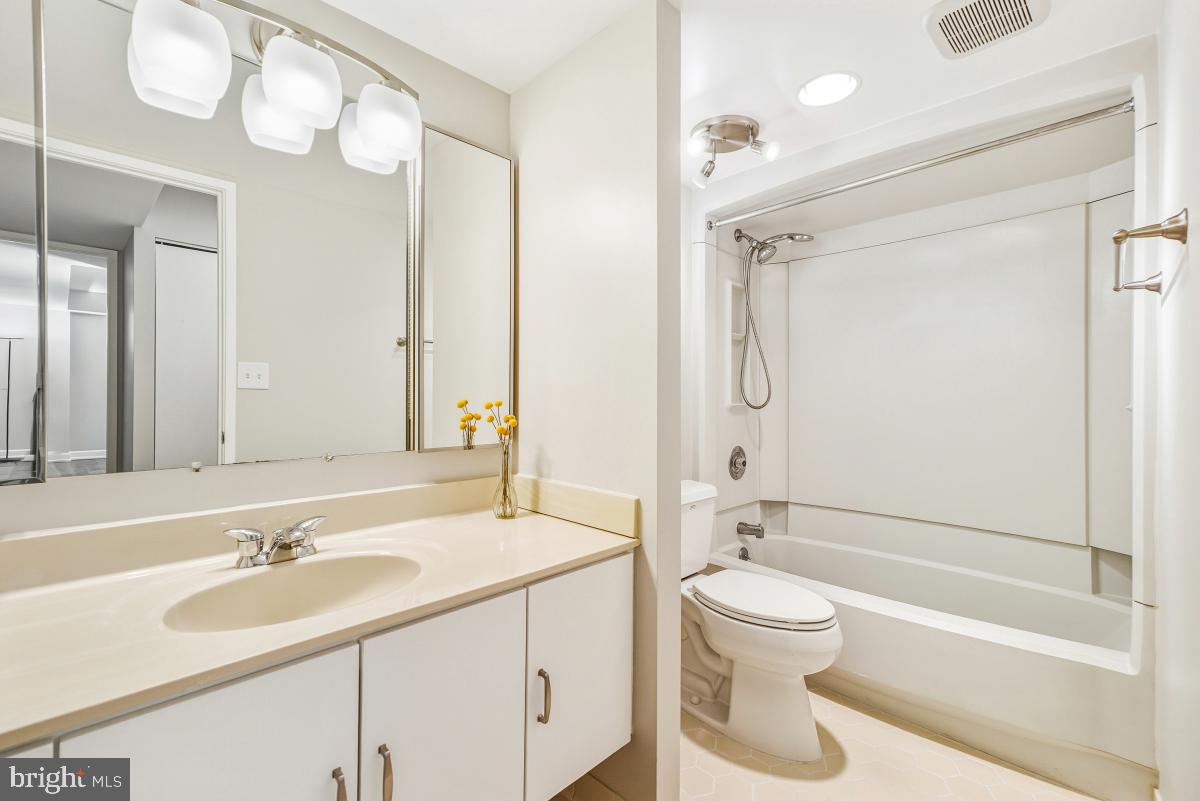 5904 MOUNT EAGLE DR #601, ALEXANDRIA, Virginia 22303, 2 Bedrooms Bedrooms, 8 Rooms Rooms,2 BathroomsBathrooms,Residential,For sale,5904 MOUNT EAGLE DR #601,VAFX2292650 MLS # VAFX2292650 5904 MOUNT EAGLE DR #601, ALEXANDRIA, Virginia 22303, 2 Bedrooms Bedrooms, 8 Rooms Rooms,2 BathroomsBathrooms,Residential,For sale,5904 MOUNT EAGLE DR #601,VAFX2292650 MLS # VAFX2292650