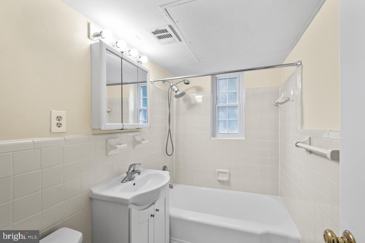 1307 N ODE ST #424, ARLINGTON, Virginia 22209, 1 Bedroom Bedrooms, ,1 BathroomBathrooms,Residential,For sale,1307 N ODE ST #424,VAAR2069210 MLS # VAAR2069210