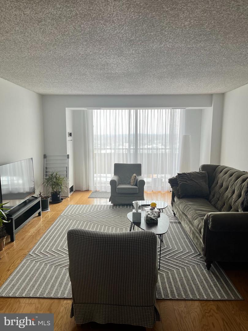 1800 OLD MEADOW RD #1409, MCLEAN, Virginia 22102, 1 Bedroom Bedrooms, ,1 BathroomBathrooms,Residential,For sale,1800 OLD MEADOW RD #1409,VAFX2292502 MLS # VAFX2292502