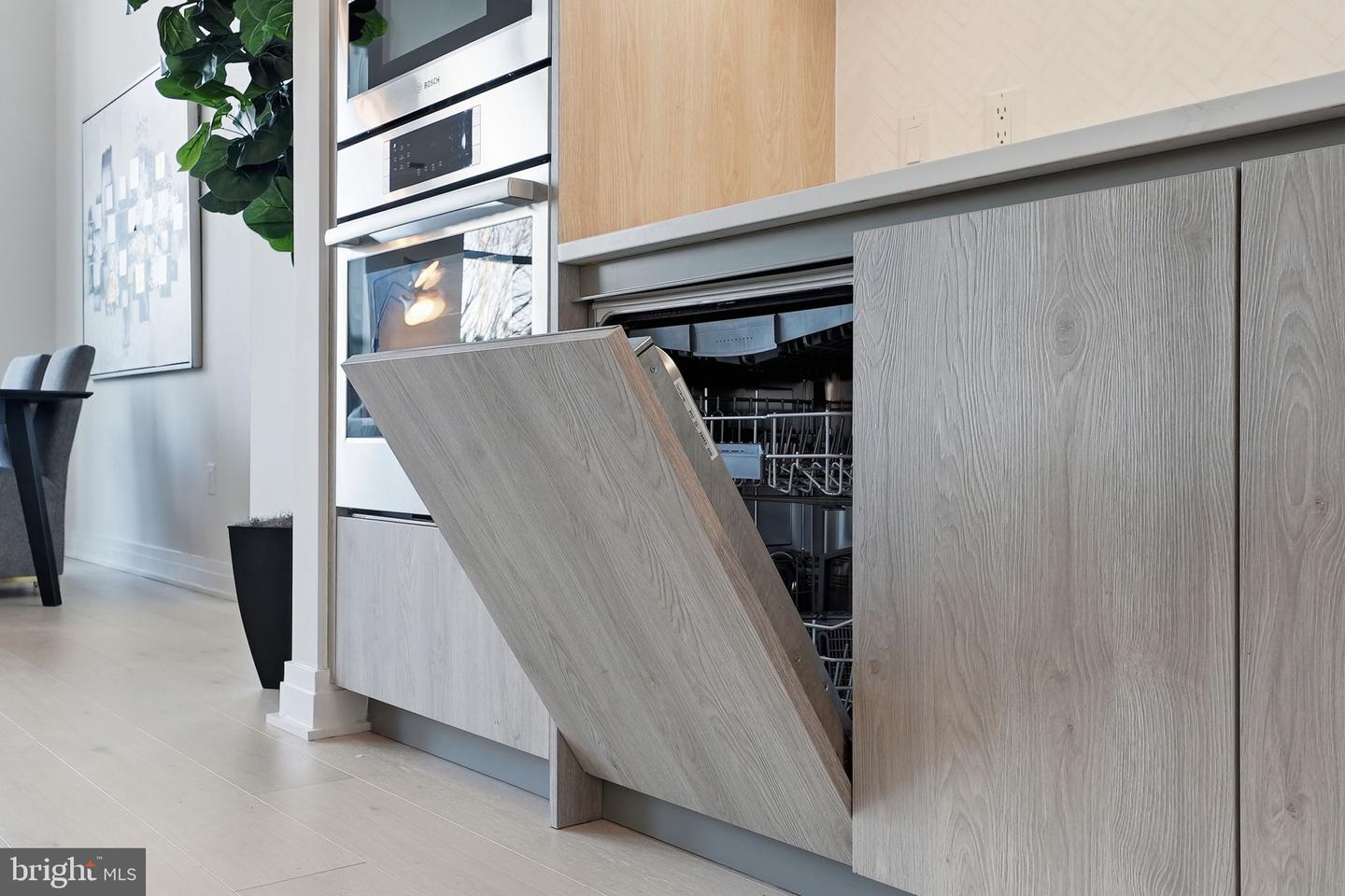 1201 N ROYAL ST #105, ALEXANDRIA, Virginia 22314, 2 Bedrooms Bedrooms, ,2 BathroomsBathrooms,Residential,For sale,1201 N ROYAL ST #105,VAAX2054470 MLS # VAAX2054470