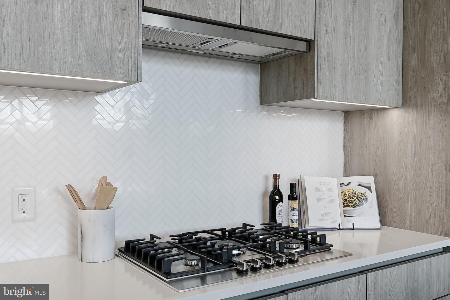 1201 N ROYAL ST #105, ALEXANDRIA, Virginia 22314, 2 Bedrooms Bedrooms, ,2 BathroomsBathrooms,Residential,For sale,1201 N ROYAL ST #105,VAAX2054470 MLS # VAAX2054470