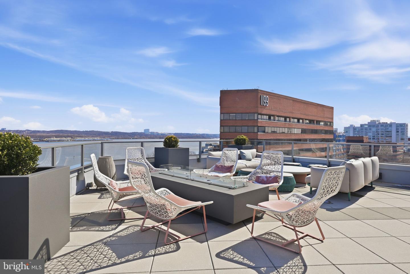 1201 N ROYAL ST #105, ALEXANDRIA, Virginia 22314, 2 Bedrooms Bedrooms, ,2 BathroomsBathrooms,Residential,For sale,1201 N ROYAL ST #105,VAAX2054470 MLS # VAAX2054470