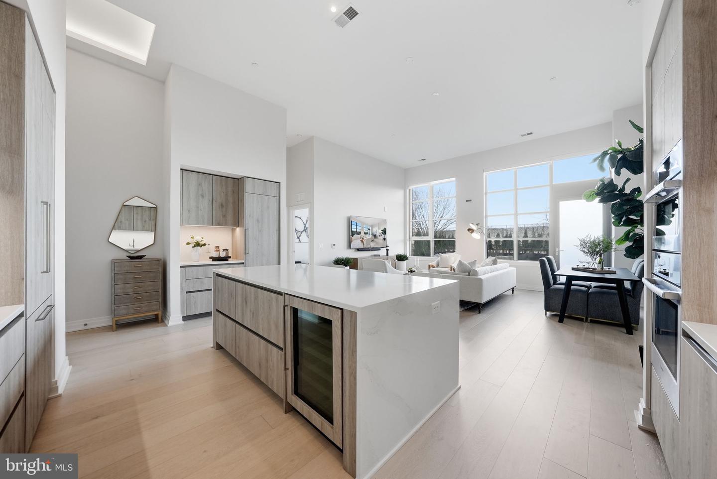 1201 N ROYAL ST #105, ALEXANDRIA, Virginia 22314, 2 Bedrooms Bedrooms, ,2 BathroomsBathrooms,Residential,For sale,1201 N ROYAL ST #105,VAAX2054470 MLS # VAAX2054470