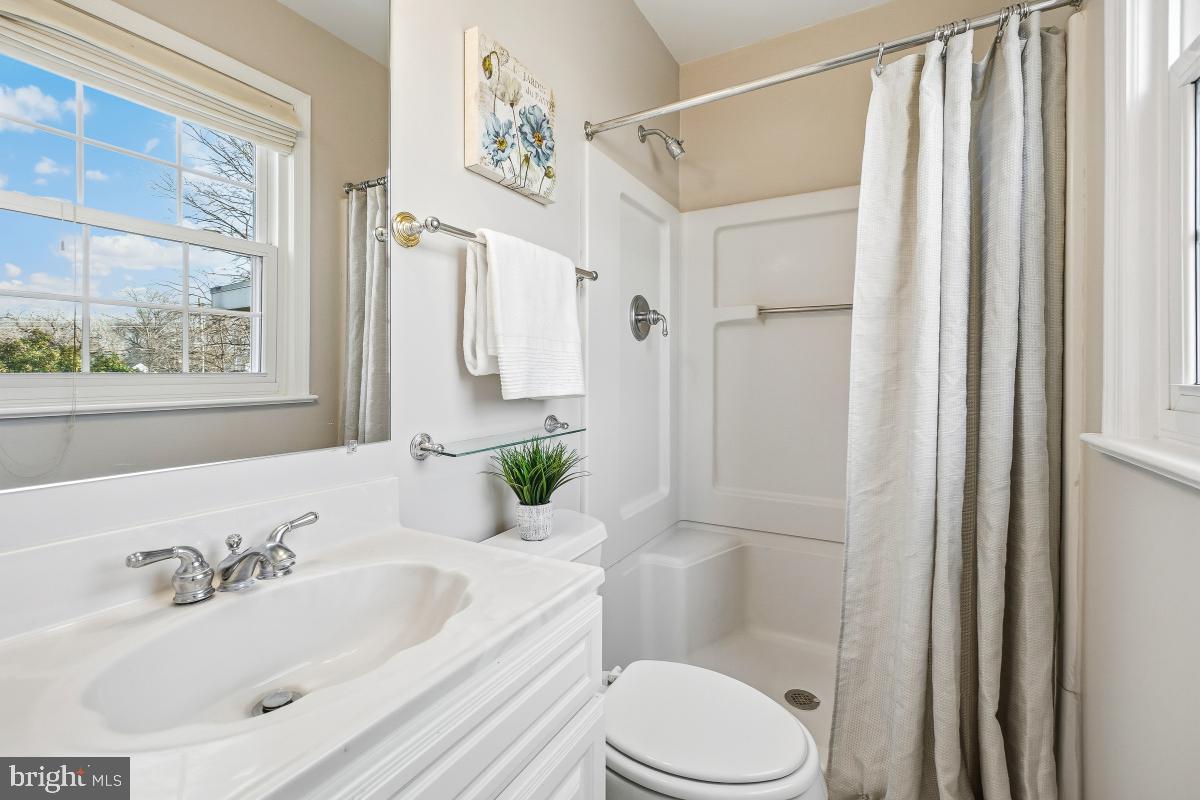 4515 FOREST HILL DR, FAIRFAX, Virginia 22030, 5 Bedrooms Bedrooms, 18 Rooms Rooms,5 BathroomsBathrooms,Residential,For sale,4515 FOREST HILL DR,VAFX2292616 MLS # VAFX2292616