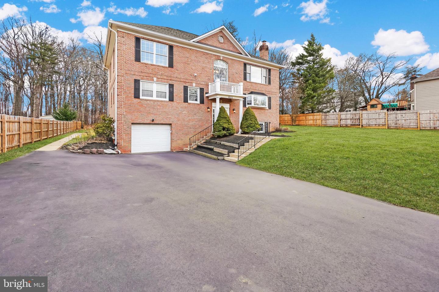 4515 FOREST HILL DR, FAIRFAX, Virginia 22030, 5 Bedrooms Bedrooms, 18 Rooms Rooms,5 BathroomsBathrooms,Residential,For sale,4515 FOREST HILL DR,VAFX2292616 MLS # VAFX2292616