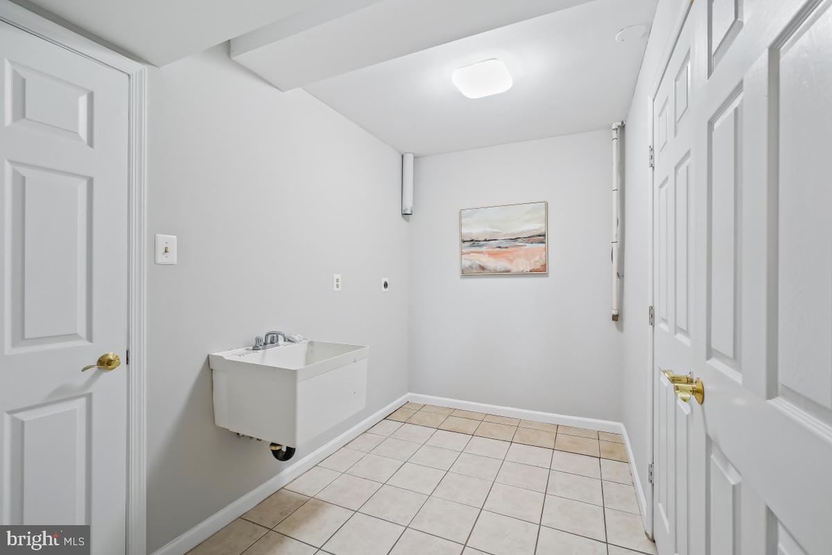 4515 FOREST HILL DR, FAIRFAX, Virginia 22030, 5 Bedrooms Bedrooms, 18 Rooms Rooms,5 BathroomsBathrooms,Residential,For sale,4515 FOREST HILL DR,VAFX2292616 MLS # VAFX2292616