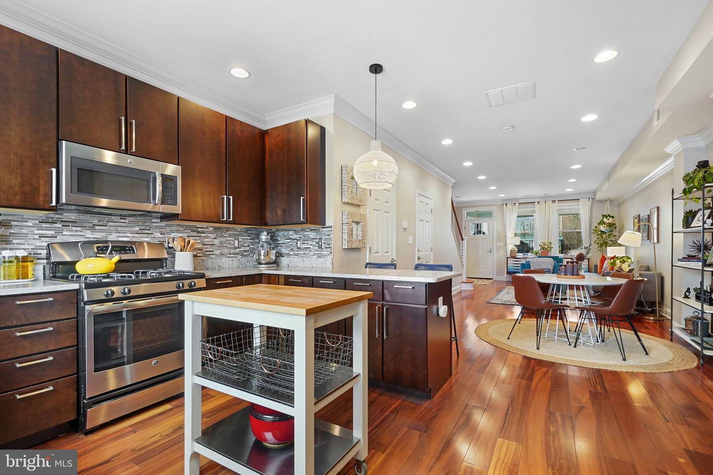 1917 H ST NE, WASHINGTON, District Of Columbia 20002, 4 Bedrooms Bedrooms, ,3 BathroomsBathrooms,Residential,For sale,1917 H ST NE,DCDC2247646 MLS # DCDC2247646