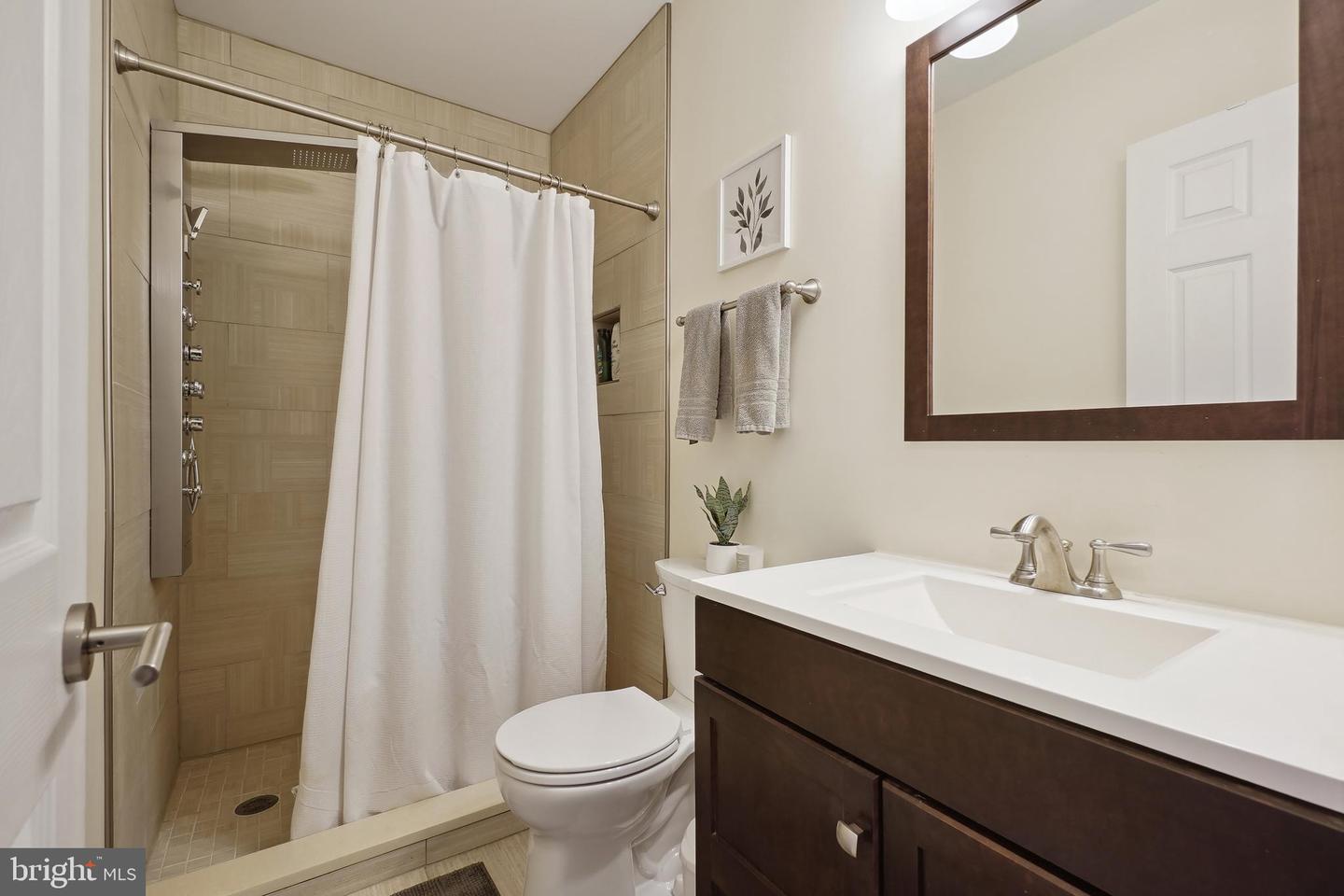 1917 H ST NE, WASHINGTON, District Of Columbia 20002, 4 Bedrooms Bedrooms, ,3 BathroomsBathrooms,Residential,For sale,1917 H ST NE,DCDC2247646 MLS # DCDC2247646