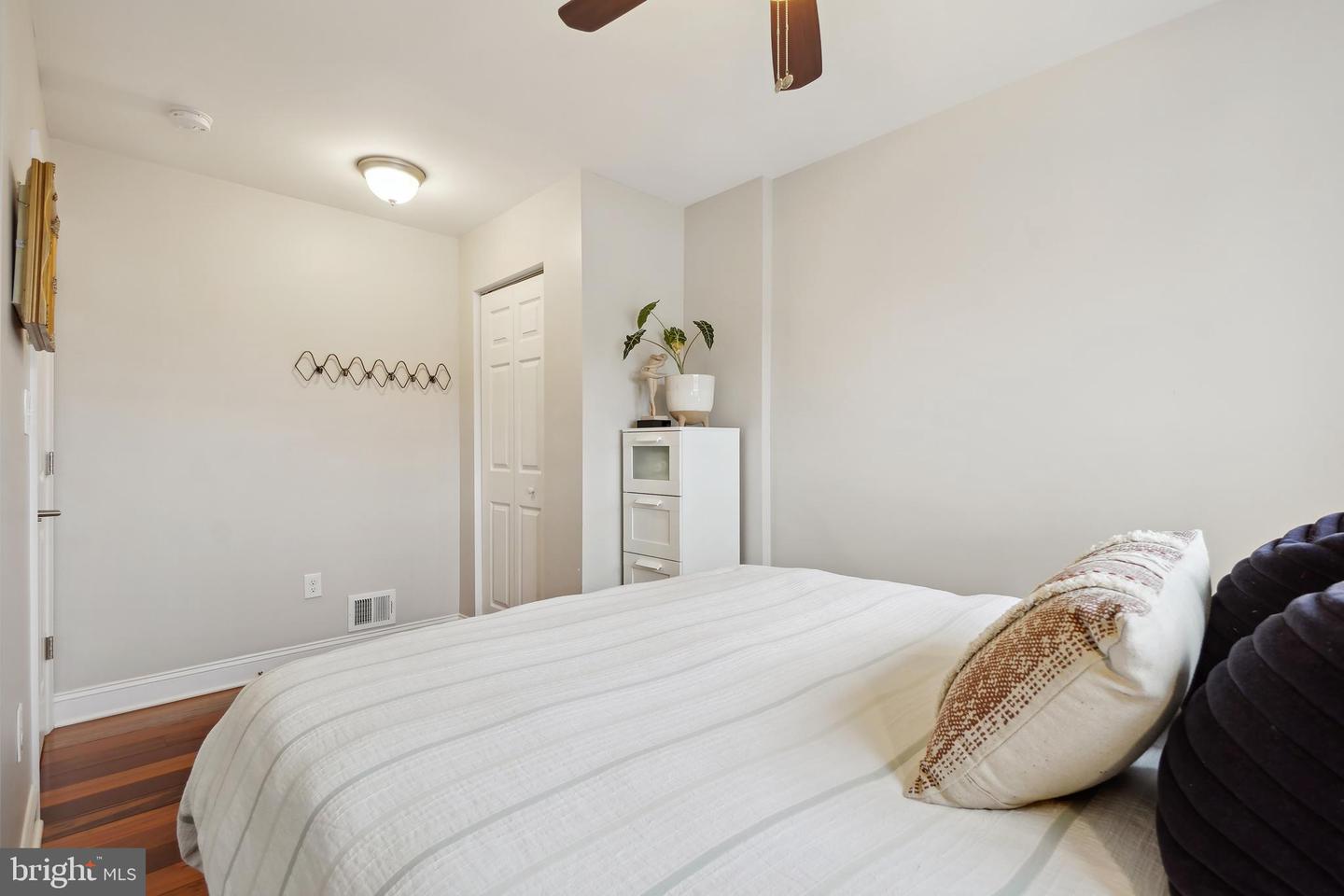 1917 H ST NE, WASHINGTON, District Of Columbia 20002, 4 Bedrooms Bedrooms, ,3 BathroomsBathrooms,Residential,For sale,1917 H ST NE,DCDC2247646 MLS # DCDC2247646