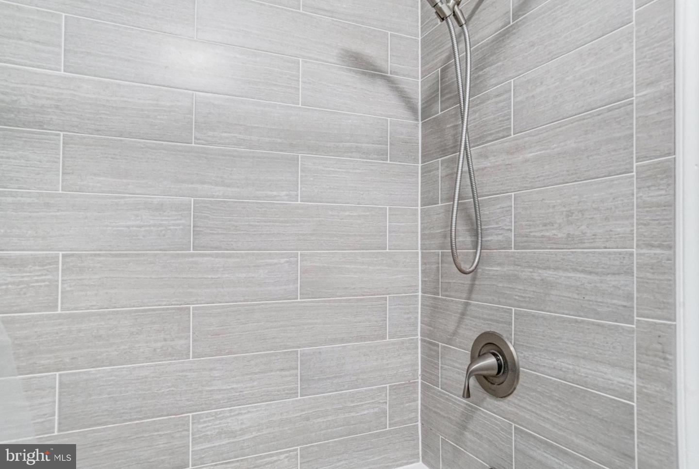 7598-L LAKESIDE VILLAGE DR #L, FALLS CHURCH, Virginia 22042, 1 Bedroom Bedrooms, 5 Rooms Rooms,1 BathroomBathrooms,Residential,For sale,7598-L LAKESIDE VILLAGE DR #L,VAFX2292652 MLS # VAFX2292652