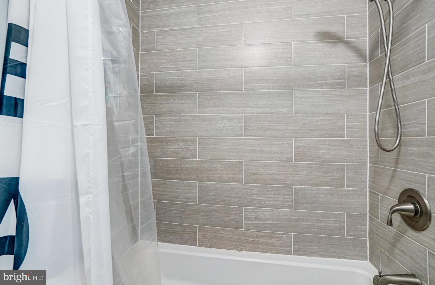 7598-L LAKESIDE VILLAGE DR #L, FALLS CHURCH, Virginia 22042, 1 Bedroom Bedrooms, 5 Rooms Rooms,1 BathroomBathrooms,Residential,For sale,7598-L LAKESIDE VILLAGE DR #L,VAFX2292652 MLS # VAFX2292652