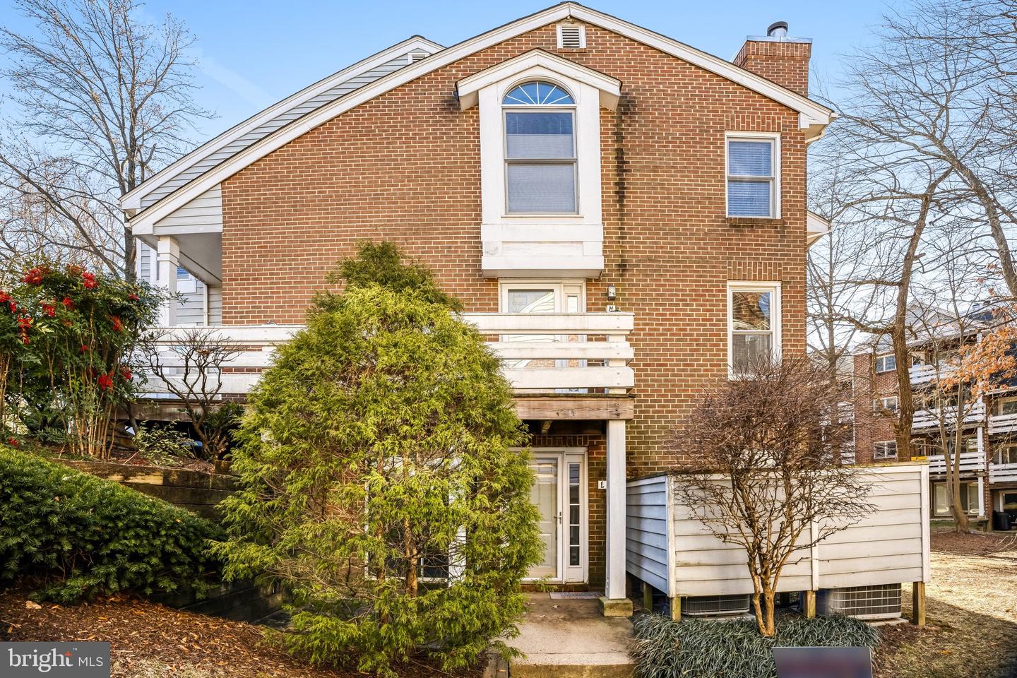 7598-L LAKESIDE VILLAGE DR #L, FALLS CHURCH, Virginia 22042, 1 Bedroom Bedrooms, 5 Rooms Rooms,1 BathroomBathrooms,Residential,For sale,7598-L LAKESIDE VILLAGE DR #L,VAFX2292652 MLS # VAFX2292652