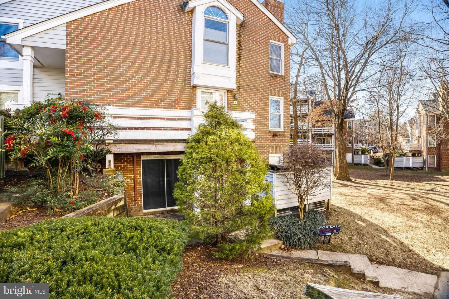 7598-L LAKESIDE VILLAGE DR #L, FALLS CHURCH, Virginia 22042, 1 Bedroom Bedrooms, 5 Rooms Rooms,1 BathroomBathrooms,Residential,For sale,7598-L LAKESIDE VILLAGE DR #L,VAFX2292652 MLS # VAFX2292652
