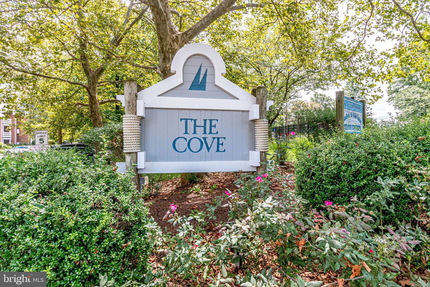 7598-L LAKESIDE VILLAGE DR #L, FALLS CHURCH, Virginia 22042, 1 Bedroom Bedrooms, 5 Rooms Rooms,1 BathroomBathrooms,Residential,For sale,7598-L LAKESIDE VILLAGE DR #L,VAFX2292652 MLS # VAFX2292652