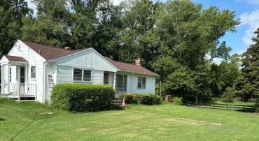 24 VIRGINIA AVE, FREDERICKSBURG, Virginia 22405, 3 Bedrooms Bedrooms, ,2 BathroomsBathrooms,Residential,For sale,24 VIRGINIA AVE,VAST2046440 MLS # VAST2046440