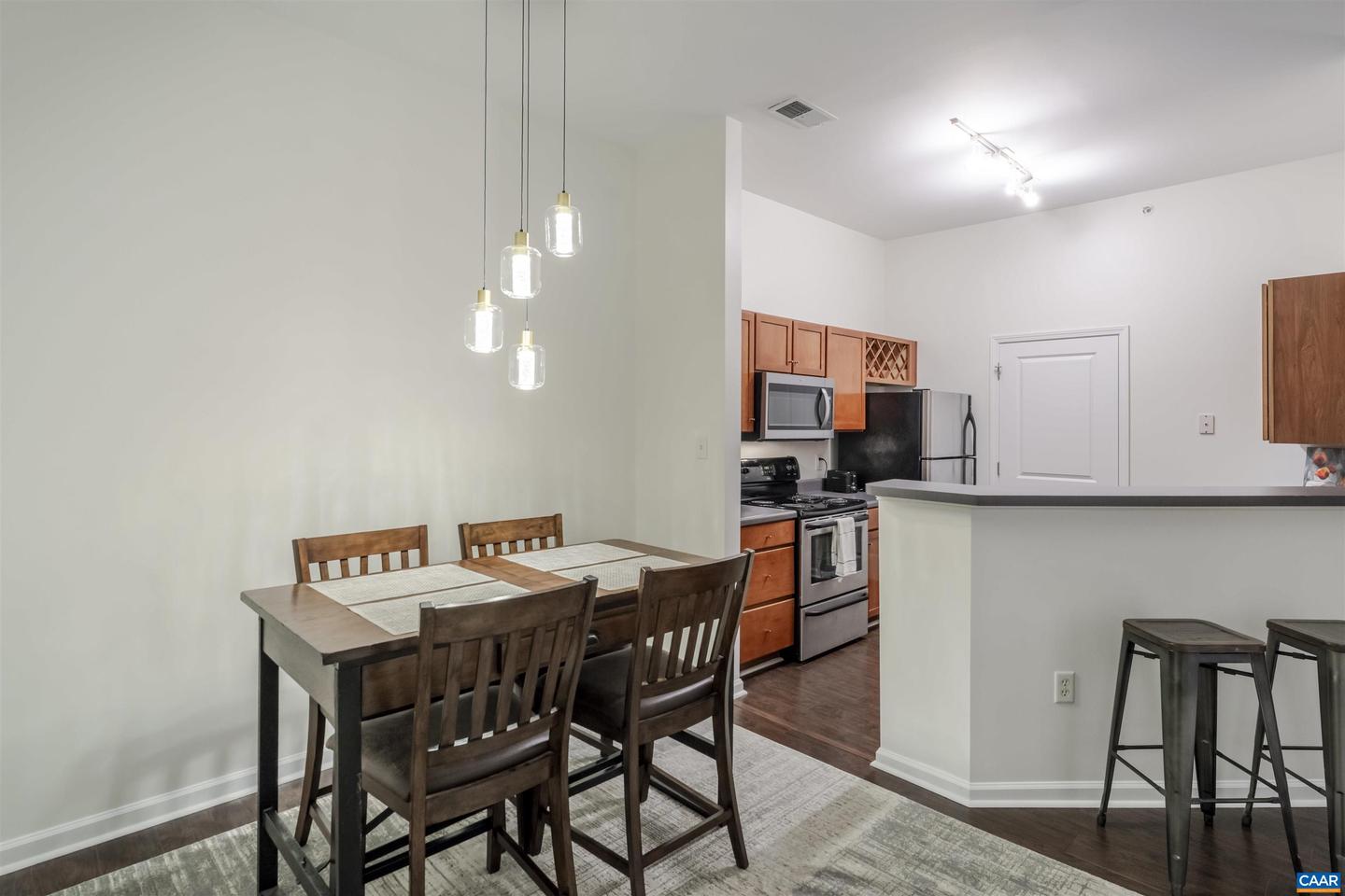 720 WALKER SQ #4B, CHARLOTTESVILLE, Virginia 22903, 1 Bedroom Bedrooms, ,1 BathroomBathrooms,Residential,For sale,720 WALKER SQ #4B,673646 MLS # 673646