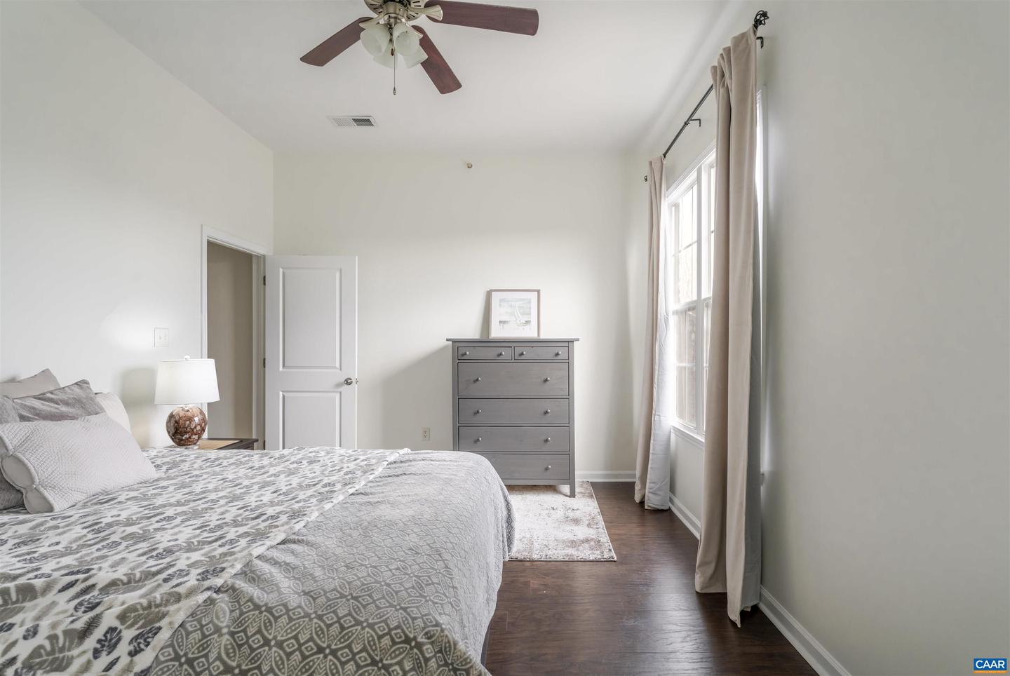 720 WALKER SQ #4B, CHARLOTTESVILLE, Virginia 22903, 1 Bedroom Bedrooms, ,1 BathroomBathrooms,Residential,For sale,720 WALKER SQ #4B,673646 MLS # 673646