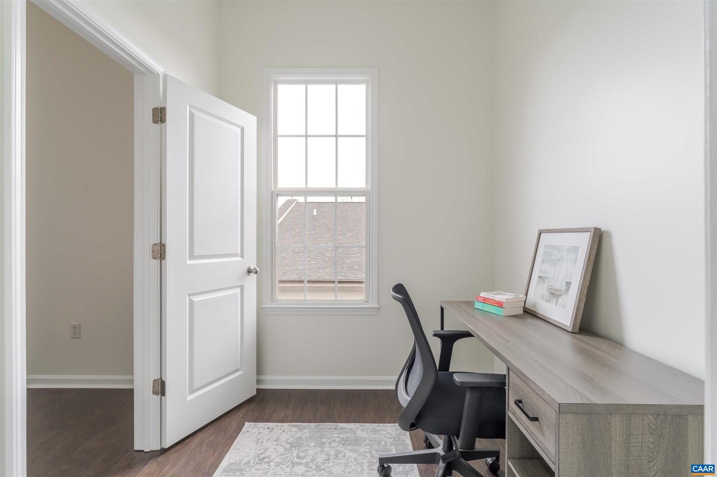 720 WALKER SQ #4B, CHARLOTTESVILLE, Virginia 22903, 1 Bedroom Bedrooms, ,1 BathroomBathrooms,Residential,For sale,720 WALKER SQ #4B,673646 MLS # 673646