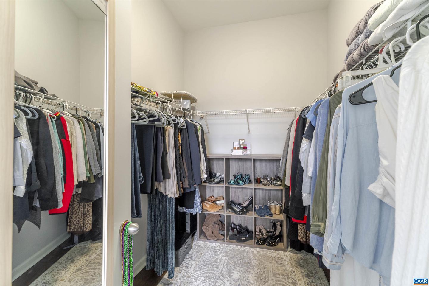 720 WALKER SQ #4B, CHARLOTTESVILLE, Virginia 22903, 1 Bedroom Bedrooms, ,1 BathroomBathrooms,Residential,For sale,720 WALKER SQ #4B,673646 MLS # 673646