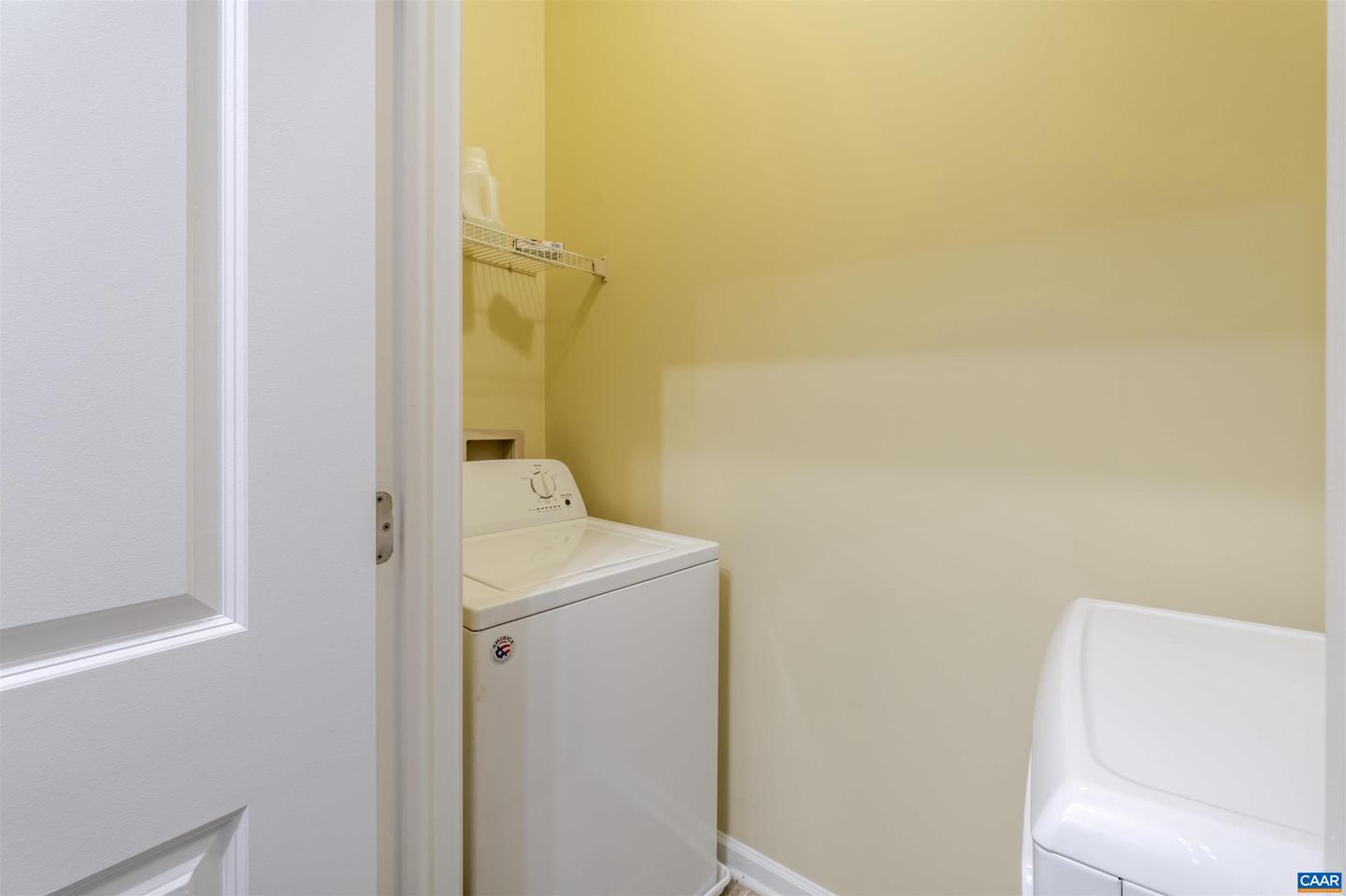 720 WALKER SQ #4B, CHARLOTTESVILLE, Virginia 22903, 1 Bedroom Bedrooms, ,1 BathroomBathrooms,Residential,For sale,720 WALKER SQ #4B,673646 MLS # 673646