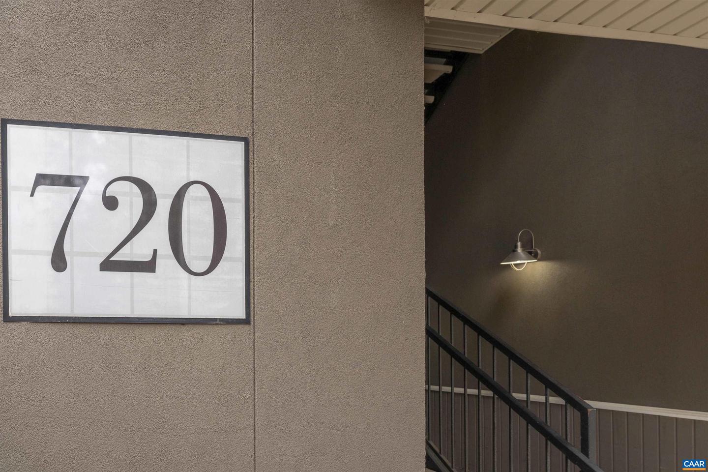 720 WALKER SQ #4B, CHARLOTTESVILLE, Virginia 22903, 1 Bedroom Bedrooms, ,1 BathroomBathrooms,Residential,For sale,720 WALKER SQ #4B,673646 MLS # 673646