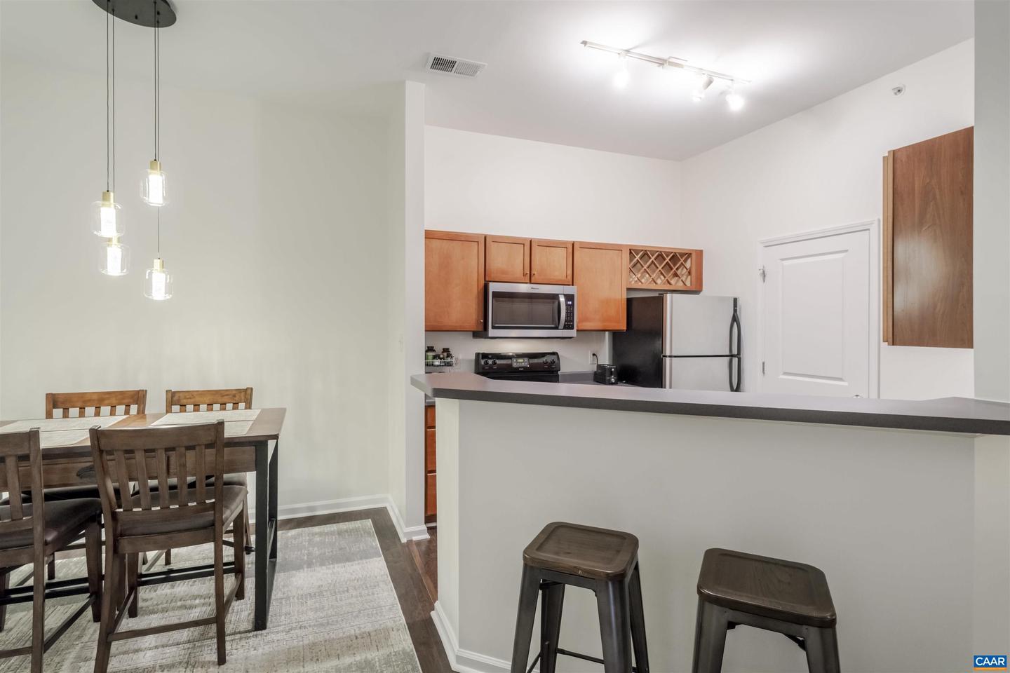 720 WALKER SQ #4B, CHARLOTTESVILLE, Virginia 22903, 1 Bedroom Bedrooms, ,1 BathroomBathrooms,Residential,For sale,720 WALKER SQ #4B,673646 MLS # 673646