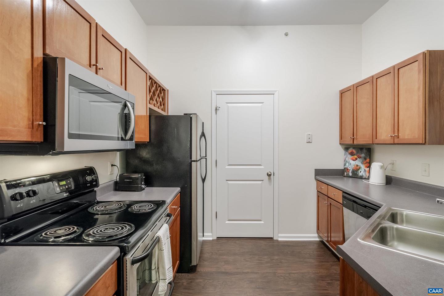 720 WALKER SQ #4B, CHARLOTTESVILLE, Virginia 22903, 1 Bedroom Bedrooms, ,1 BathroomBathrooms,Residential,For sale,720 WALKER SQ #4B,673646 MLS # 673646