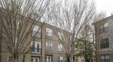720 WALKER SQ #4B, CHARLOTTESVILLE, Virginia 22903, 1 Bedroom Bedrooms, ,1 BathroomBathrooms,Residential,For sale,720 WALKER SQ #4B,673646 MLS # 673646