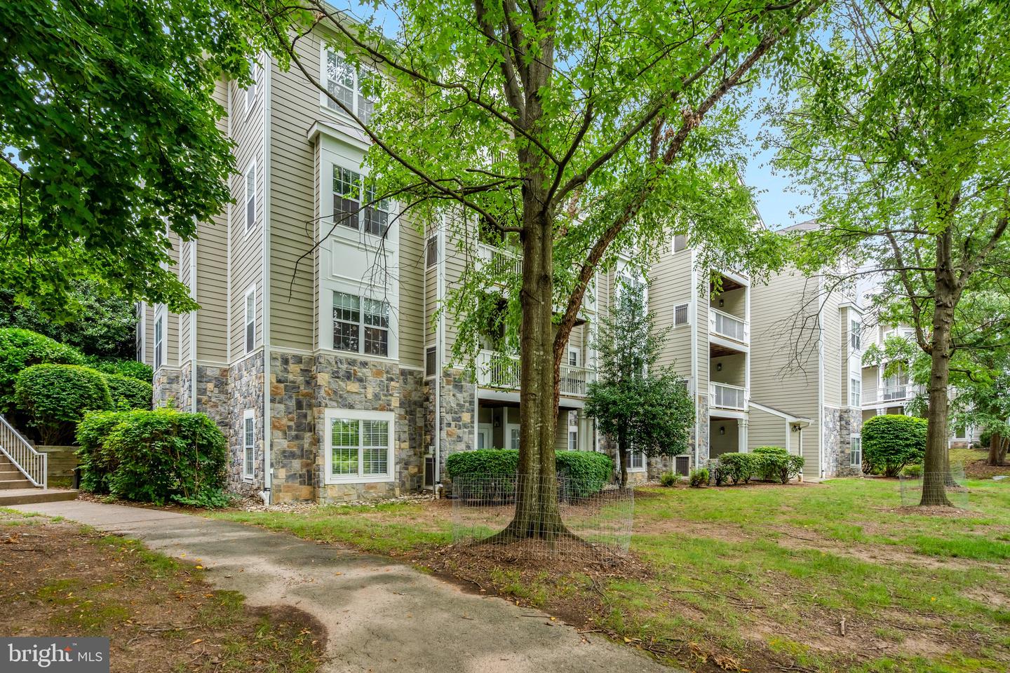 1712 LAKE SHORE CREST DR #14, RESTON, Virginia 20190, 1 Bedroom Bedrooms, ,1 BathroomBathrooms,Residential,For sale,1712 LAKE SHORE CREST DR #14,VAFX2292728 MLS # VAFX2292728