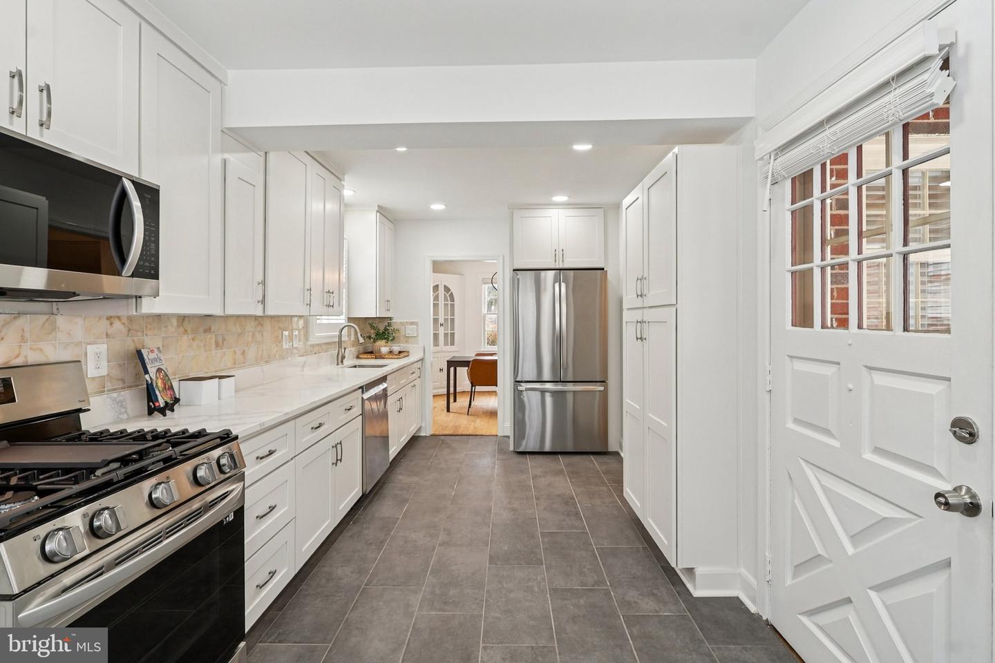 2719 N LEXINGTON ST, ARLINGTON, Virginia 22207, 3 Bedrooms Bedrooms, ,2 BathroomsBathrooms,Residential,For sale,2719 N LEXINGTON ST,VAAR2065988 MLS # VAAR2065988