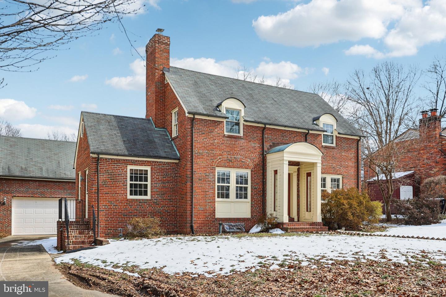 2719 N LEXINGTON ST, ARLINGTON, Virginia 22207, 3 Bedrooms Bedrooms, ,2 BathroomsBathrooms,Residential,For sale,2719 N LEXINGTON ST,VAAR2065988 MLS # VAAR2065988