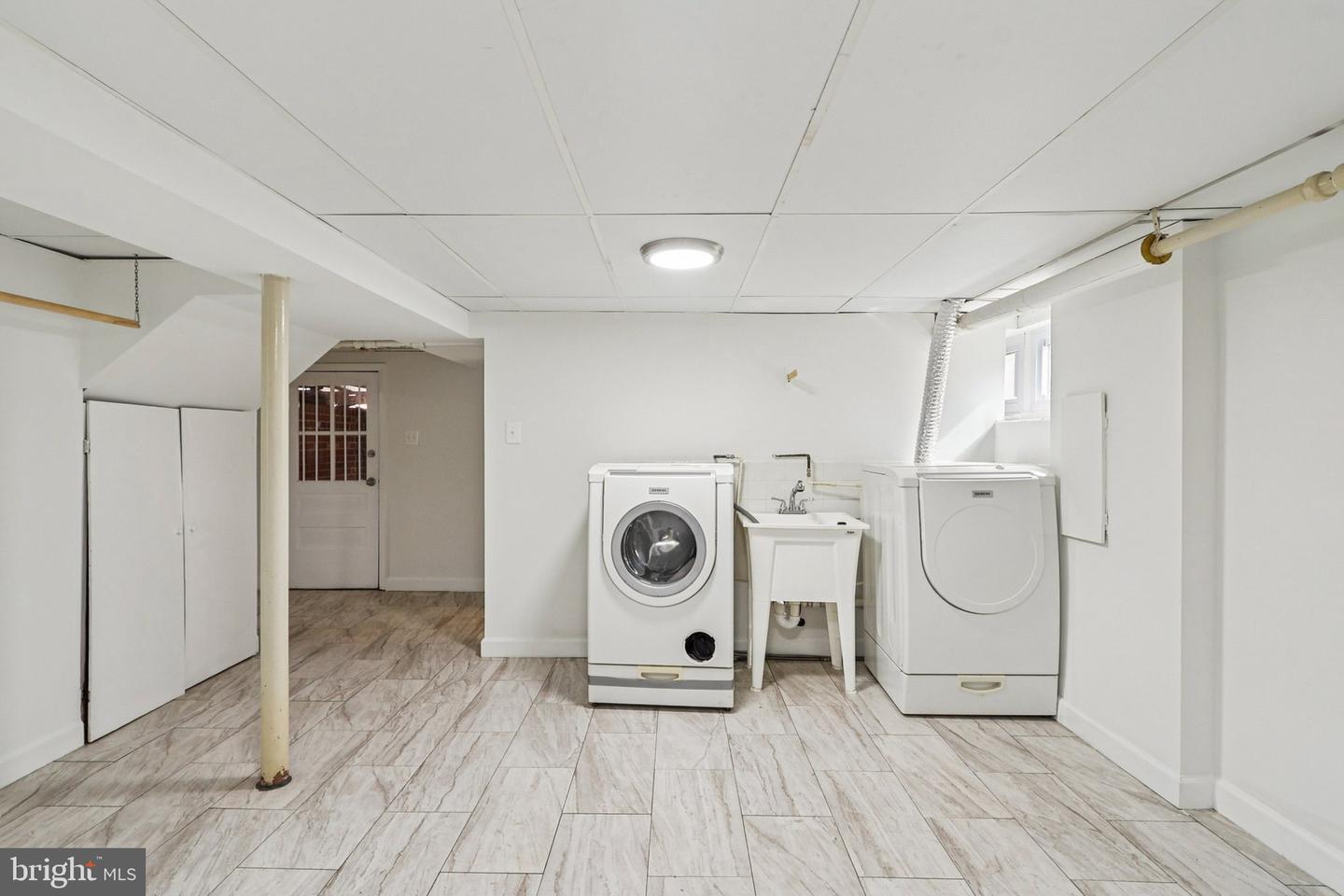 2719 N LEXINGTON ST, ARLINGTON, Virginia 22207, 3 Bedrooms Bedrooms, ,2 BathroomsBathrooms,Residential,For sale,2719 N LEXINGTON ST,VAAR2065988 MLS # VAAR2065988