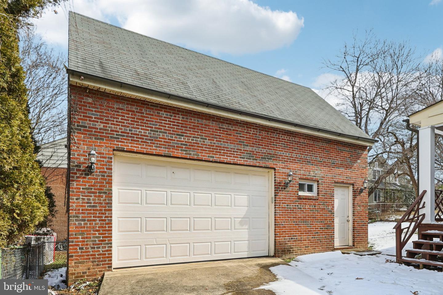 2719 N LEXINGTON ST, ARLINGTON, Virginia 22207, 3 Bedrooms Bedrooms, ,2 BathroomsBathrooms,Residential,For sale,2719 N LEXINGTON ST,VAAR2065988 MLS # VAAR2065988