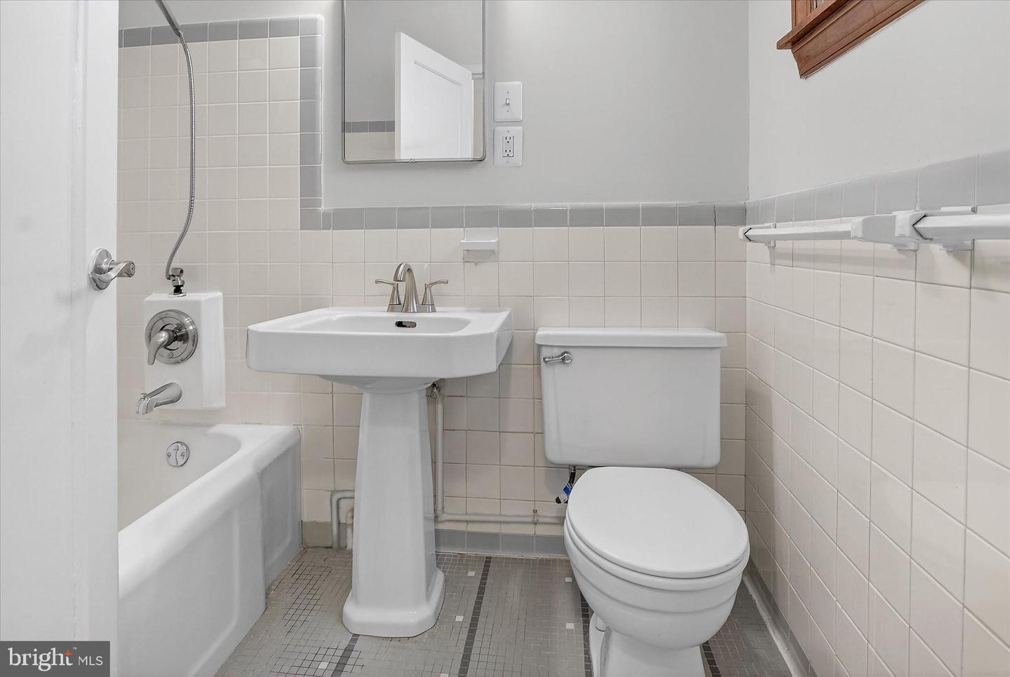 3129 MARTHA CUSTIS DR, ALEXANDRIA, Virginia 22302, 2 Bedrooms Bedrooms, ,1 BathroomBathrooms,Residential,For sale,3129 MARTHA CUSTIS DR,VAAX2051784 MLS # VAAX2051784