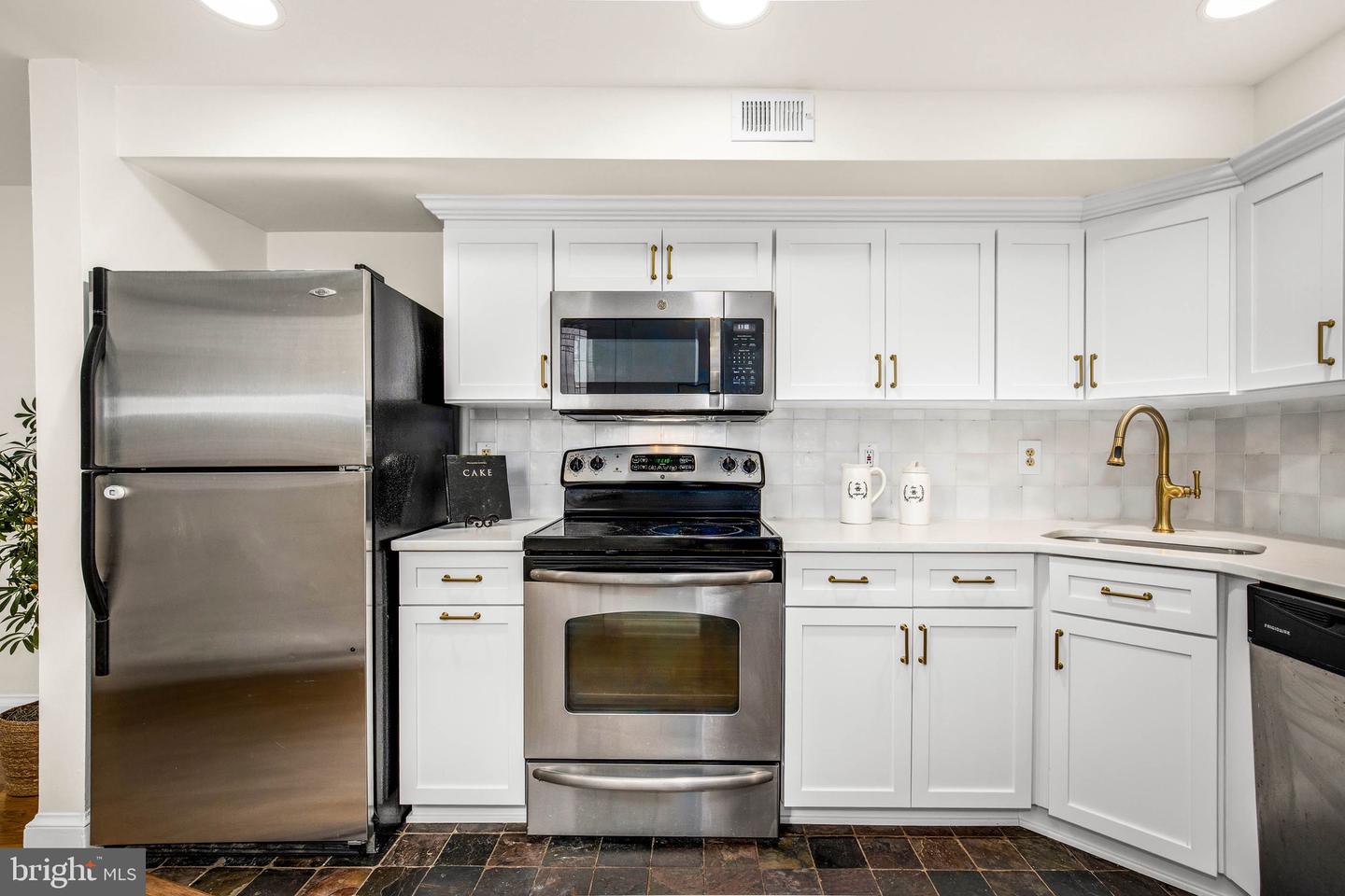 516 4TH ST NE #101, WASHINGTON, District Of Columbia 20002, 2 Bedrooms Bedrooms, ,1 BathroomBathrooms,Residential,For sale,516 4TH ST NE #101,DCDC2231906 MLS # DCDC2231906