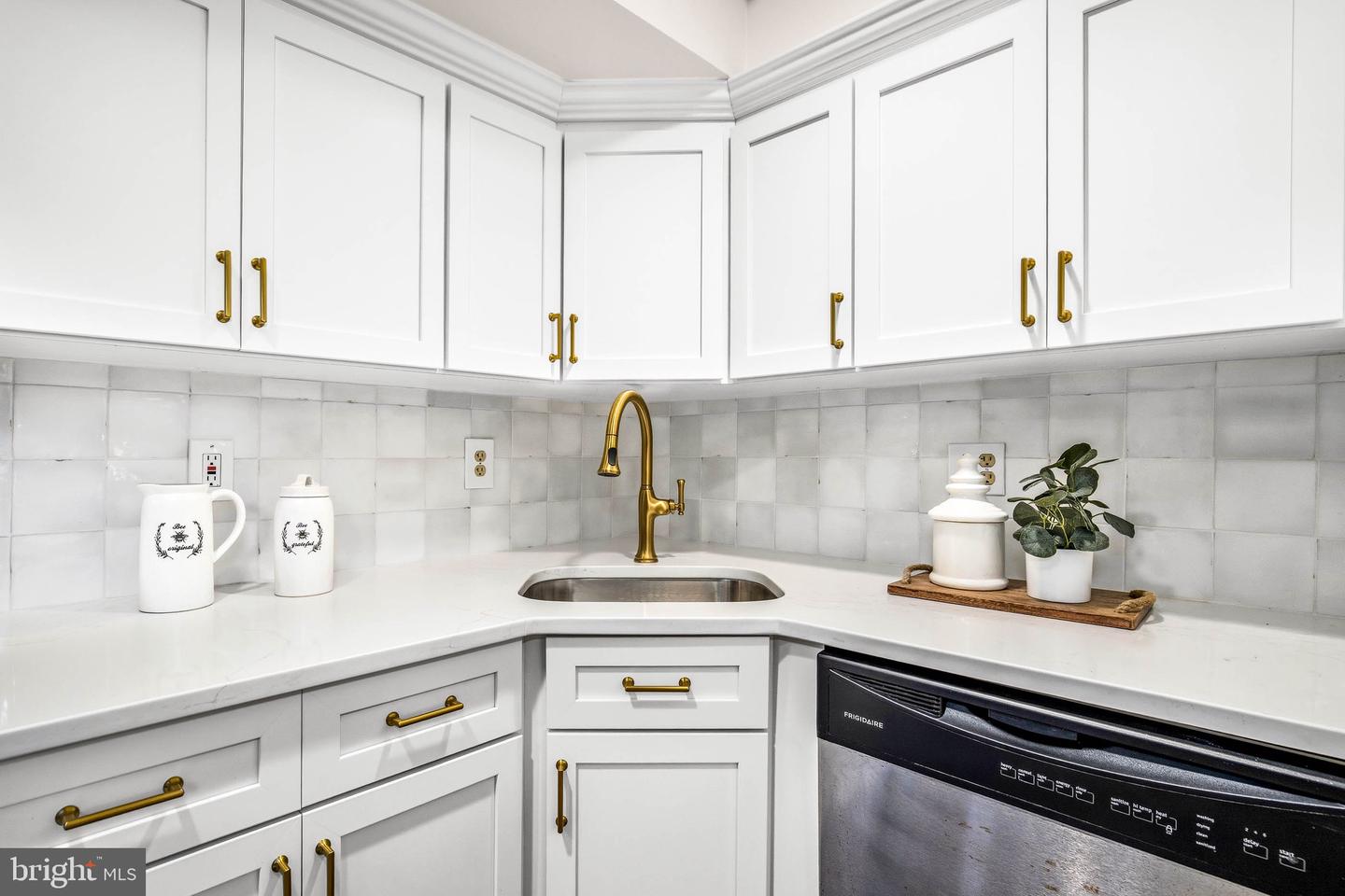 516 4TH ST NE #101, WASHINGTON, District Of Columbia 20002, 2 Bedrooms Bedrooms, ,1 BathroomBathrooms,Residential,For sale,516 4TH ST NE #101,DCDC2231906 MLS # DCDC2231906