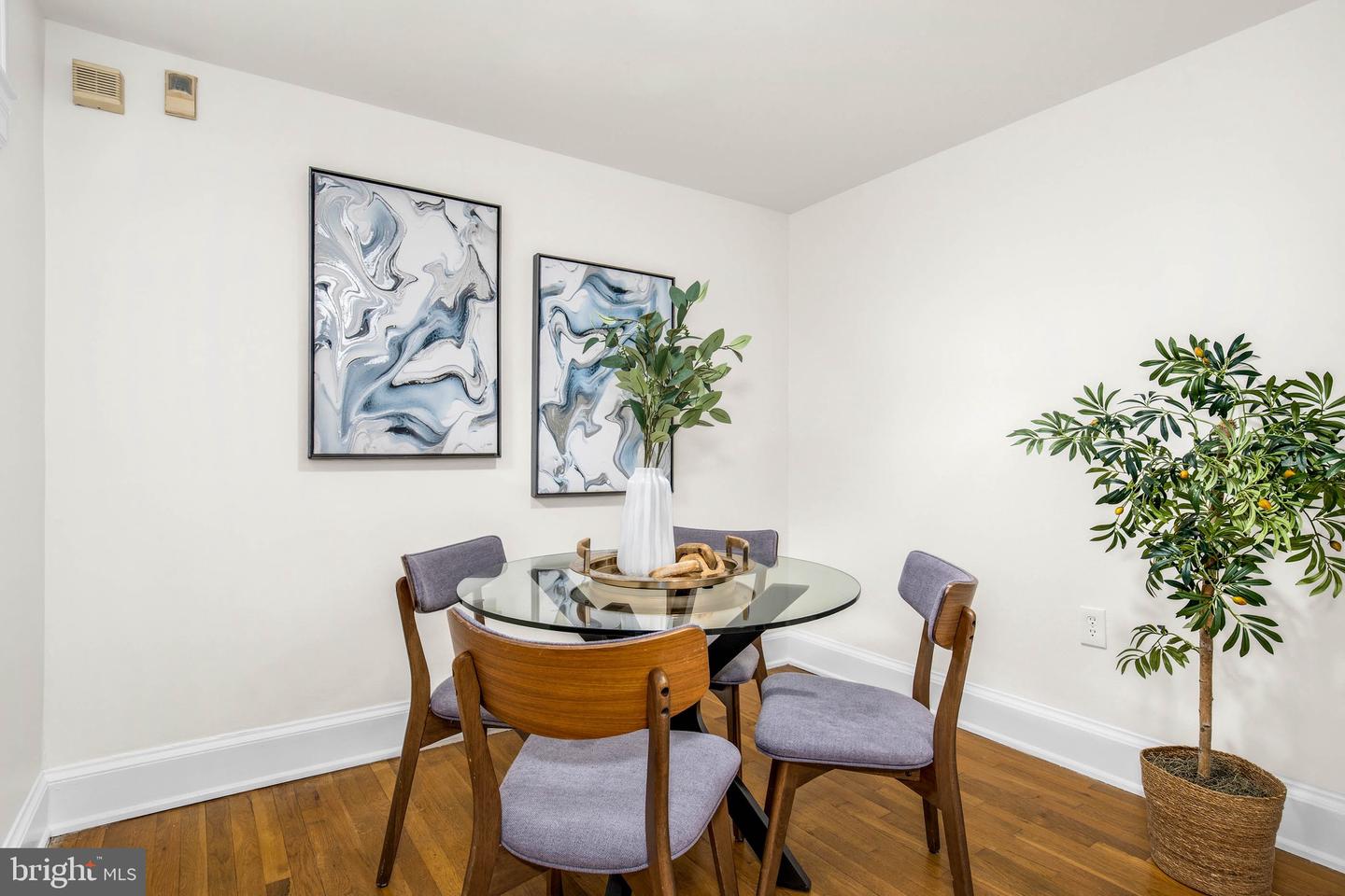 516 4TH ST NE #101, WASHINGTON, District Of Columbia 20002, 2 Bedrooms Bedrooms, ,1 BathroomBathrooms,Residential,For sale,516 4TH ST NE #101,DCDC2231906 MLS # DCDC2231906