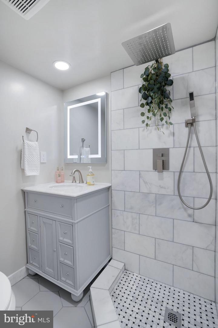 4787 21ST RD N, ARLINGTON, Virginia 22207, 2 Bedrooms Bedrooms, 8 Rooms Rooms,2 BathroomsBathrooms,Residential,For sale,4787 21ST RD N,VAAR2066366 MLS # VAAR2066366 4787 21ST RD N, ARLINGTON, Virginia 22207, 2 Bedrooms Bedrooms, 8 Rooms Rooms,2 BathroomsBathrooms,Residential,For sale,4787 21ST RD N,VAAR2066366 MLS # VAAR2066366