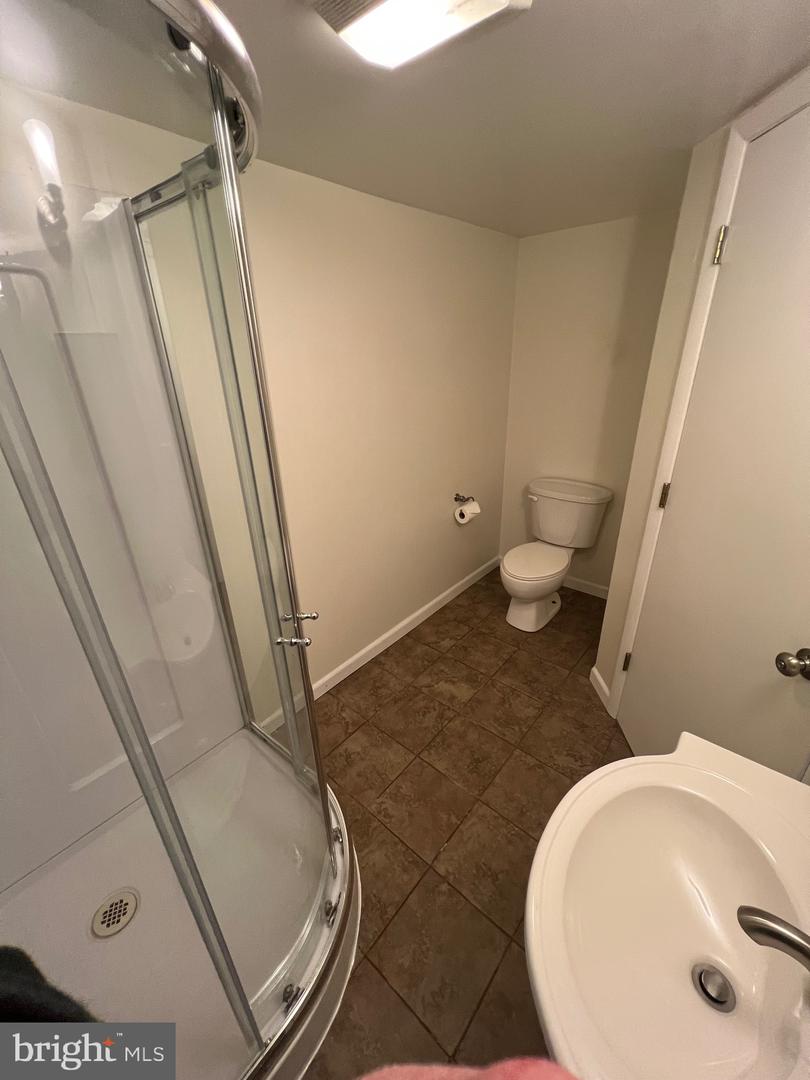 401 MOOREFIELD RD SW, VIENNA, Virginia 22180, 4 Bedrooms Bedrooms, ,3 BathroomsBathrooms,Residential,For sale,401 MOOREFIELD RD SW,VAFX2280812 MLS # VAFX2280812