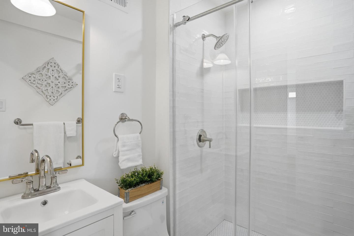 9077 BROOK FORD RD, BURKE, Virginia 22015, 5 Bedrooms Bedrooms, ,3 BathroomsBathrooms,Residential,For sale,9077 BROOK FORD RD,VAFX2281022 MLS # VAFX2281022