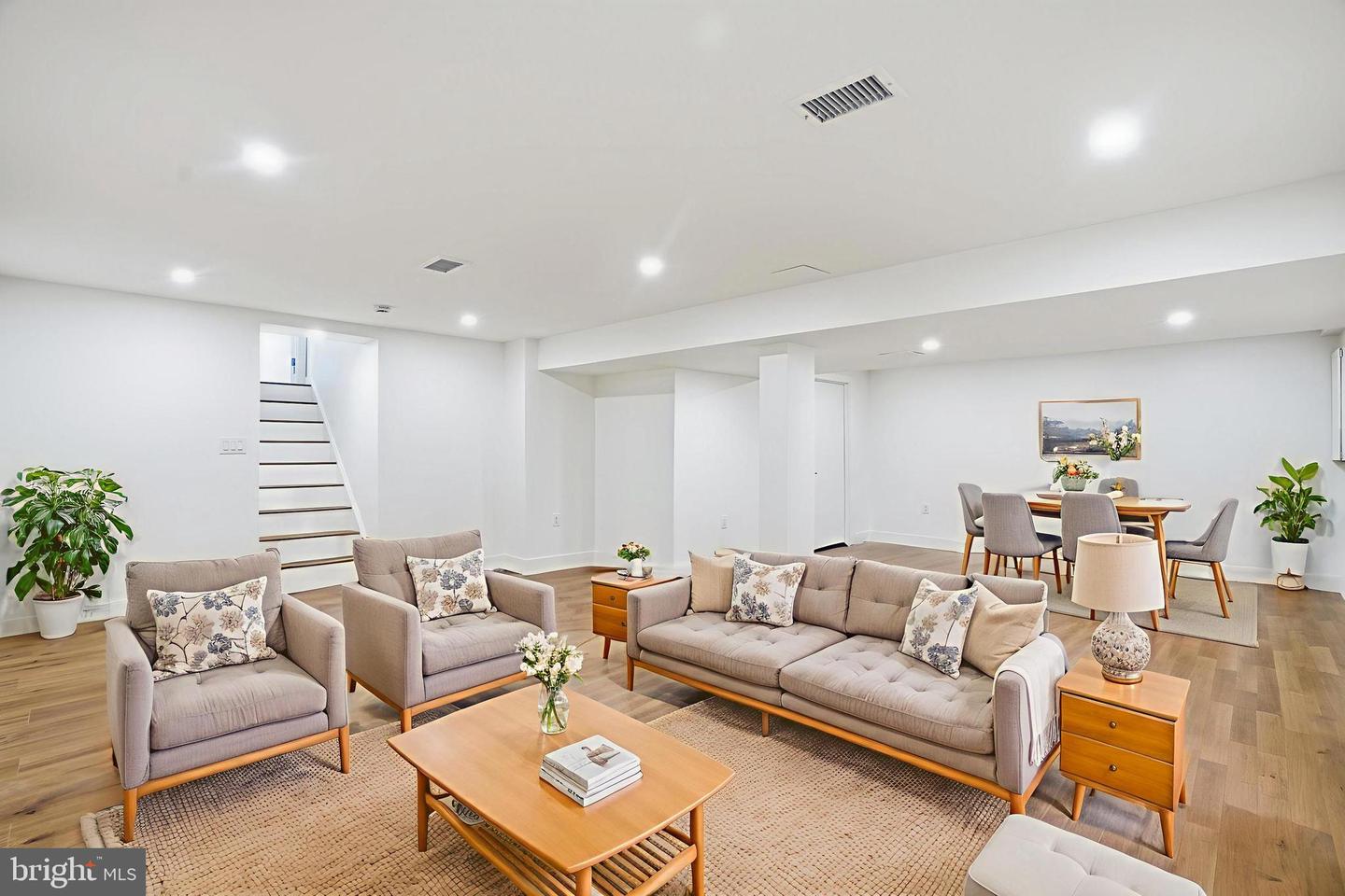 9077 BROOK FORD RD, BURKE, Virginia 22015, 5 Bedrooms Bedrooms, ,3 BathroomsBathrooms,Residential,For sale,9077 BROOK FORD RD,VAFX2281022 MLS # VAFX2281022