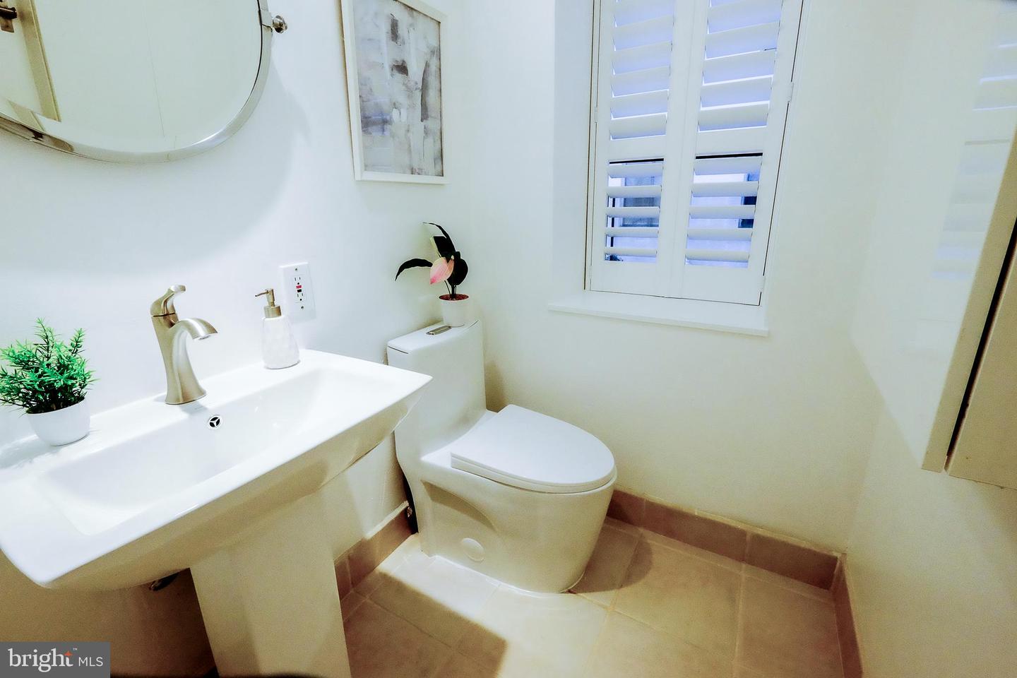 2123 NW CALIFORNIA ST NW #B7, WASHINGTON, District Of Columbia 20008, 1 Bedroom Bedrooms, 3 Rooms Rooms,1 BathroomBathrooms,Residential,For sale,2123 NW CALIFORNIA ST NW #B7,DCDC2233774 MLS # DCDC2233774