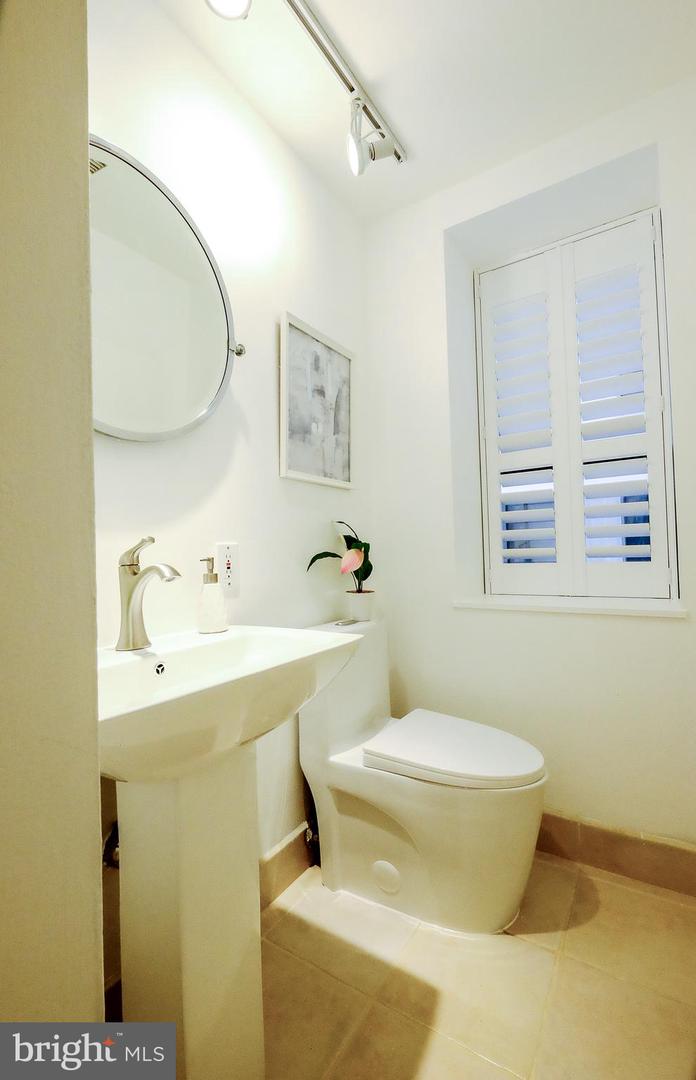 2123 NW CALIFORNIA ST NW #B7, WASHINGTON, District Of Columbia 20008, 1 Bedroom Bedrooms, 3 Rooms Rooms,1 BathroomBathrooms,Residential,For sale,2123 NW CALIFORNIA ST NW #B7,DCDC2233774 MLS # DCDC2233774